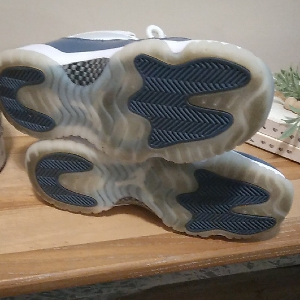 Women's Nike Air Jordan 11 Retro Low Sneakers - Picture 6 of 6